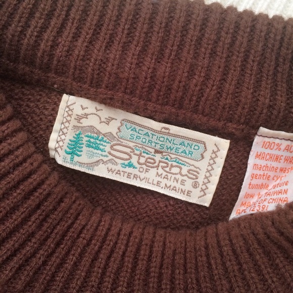 Maine Snowflake Vintage Sweater - Picture 4 of 4